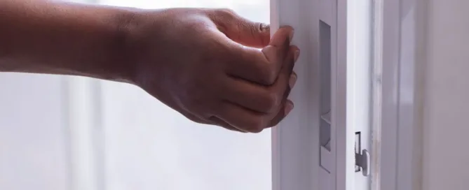 sliding door lock damaga